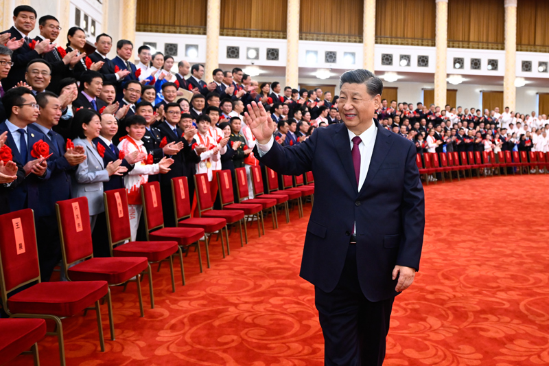 2022年4月8日，北京冬奧會(huì)、冬殘奧會(huì)總結(jié)表彰大會(huì)在北京人民大會(huì)堂隆重舉行。會(huì)前，習(xí)近平等會(huì)見北京冬奧會(huì)、冬殘奧會(huì)突出貢獻(xiàn)集體代表、突出貢獻(xiàn)個(gè)人和中國(guó)體育代表團(tuán)成員。