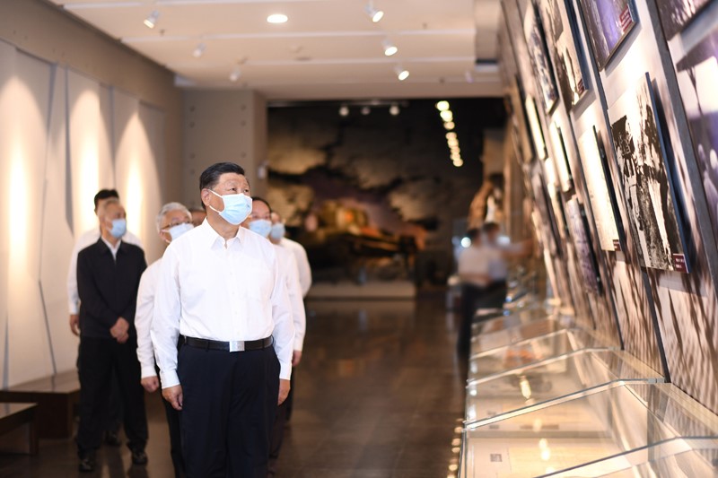 2022年8月16日至17日，中共中央總書記、國家主席、中央軍委主席習(xí)近平在遼寧考察。這是16日下午，習(xí)近平在錦州市考察遼沈戰(zhàn)役紀(jì)念館。 新華社記者 燕雁 攝