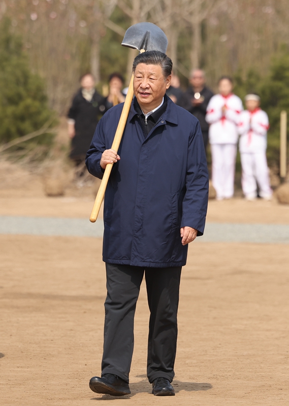 2024年4月3日，習(xí)近平總書記來到北京市通州區(qū)潞城鎮(zhèn)參加首都義務(wù)植樹活動(dòng)。