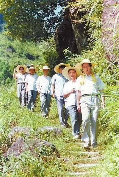 1989年7月，習近平在壽寧縣山村。