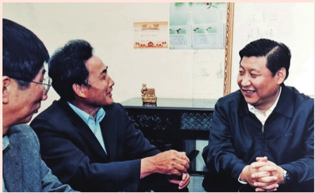 2003年4月24日，時(shí)任浙江省委書(shū)記習(xí)近平在浙江下姜村調(diào)研。